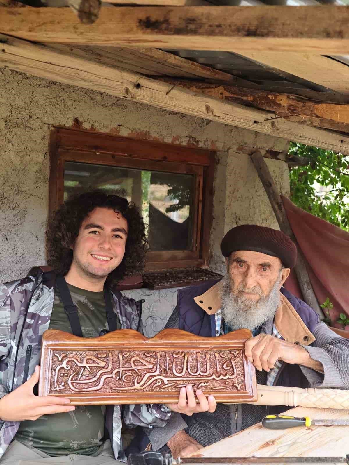 Kızılcahamam'da 60 Yıllık Karşılıksız Emek: Bastonlarını Hediye Ediyor