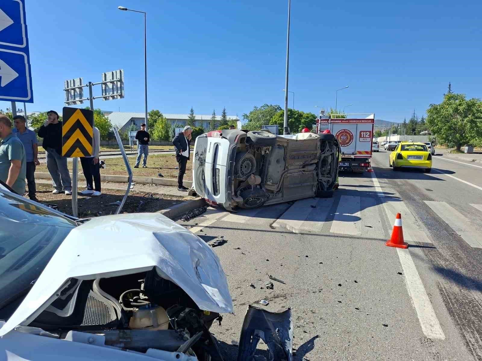 Bingöl'de Trafik Kazası: 3 Yaralı
