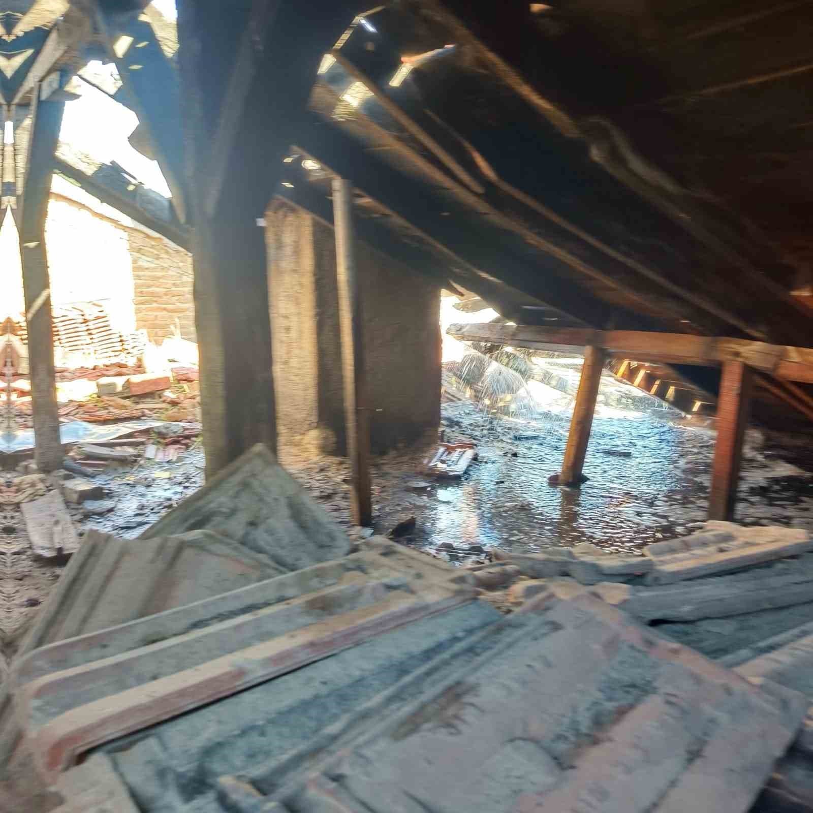 Çivril'deki Eski Belediye Binasında Yangın Paniği