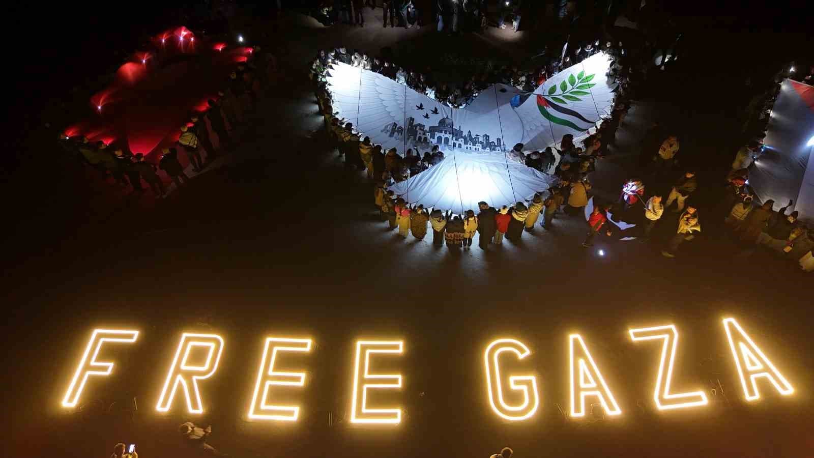 Göreme'de Gazze İçin Anlamlı Etkinlik: Işıklarla 'Free Gaza' Yazıldı