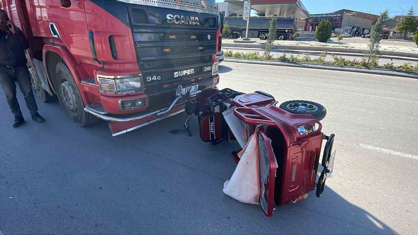 Karaman'da Kamyon ile Elektrikli Bisiklet Çarpıştı: 2 Yaralı