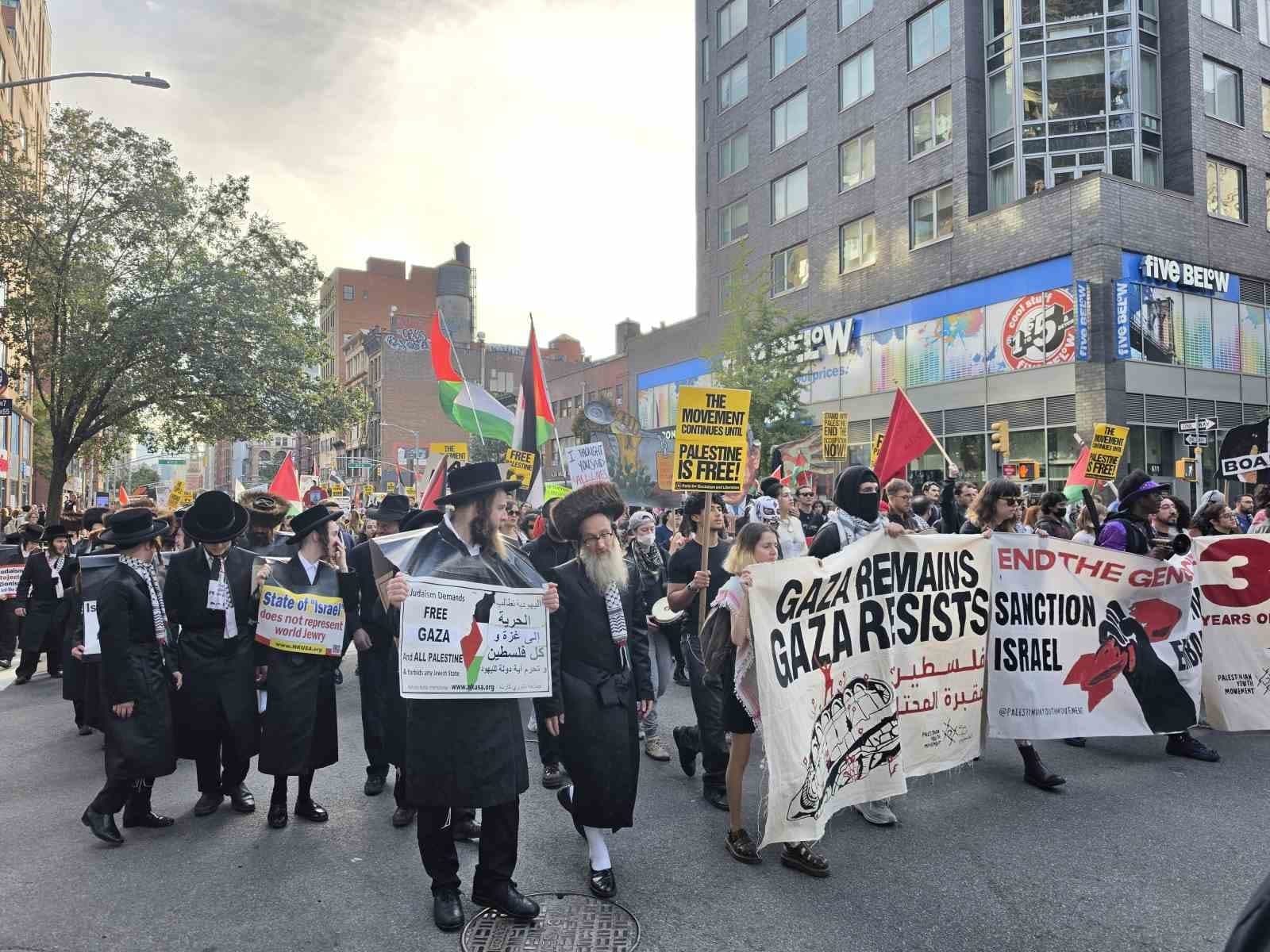 New York'ta Binlerce Kişi Gazze İçin Sokaklara Döküldü