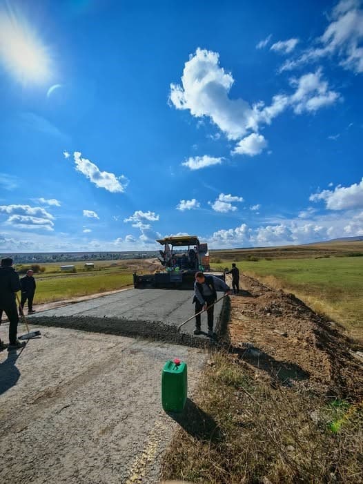 Kırçiçeği Köyü'nde Beton Yol Çalışmaları Başladı