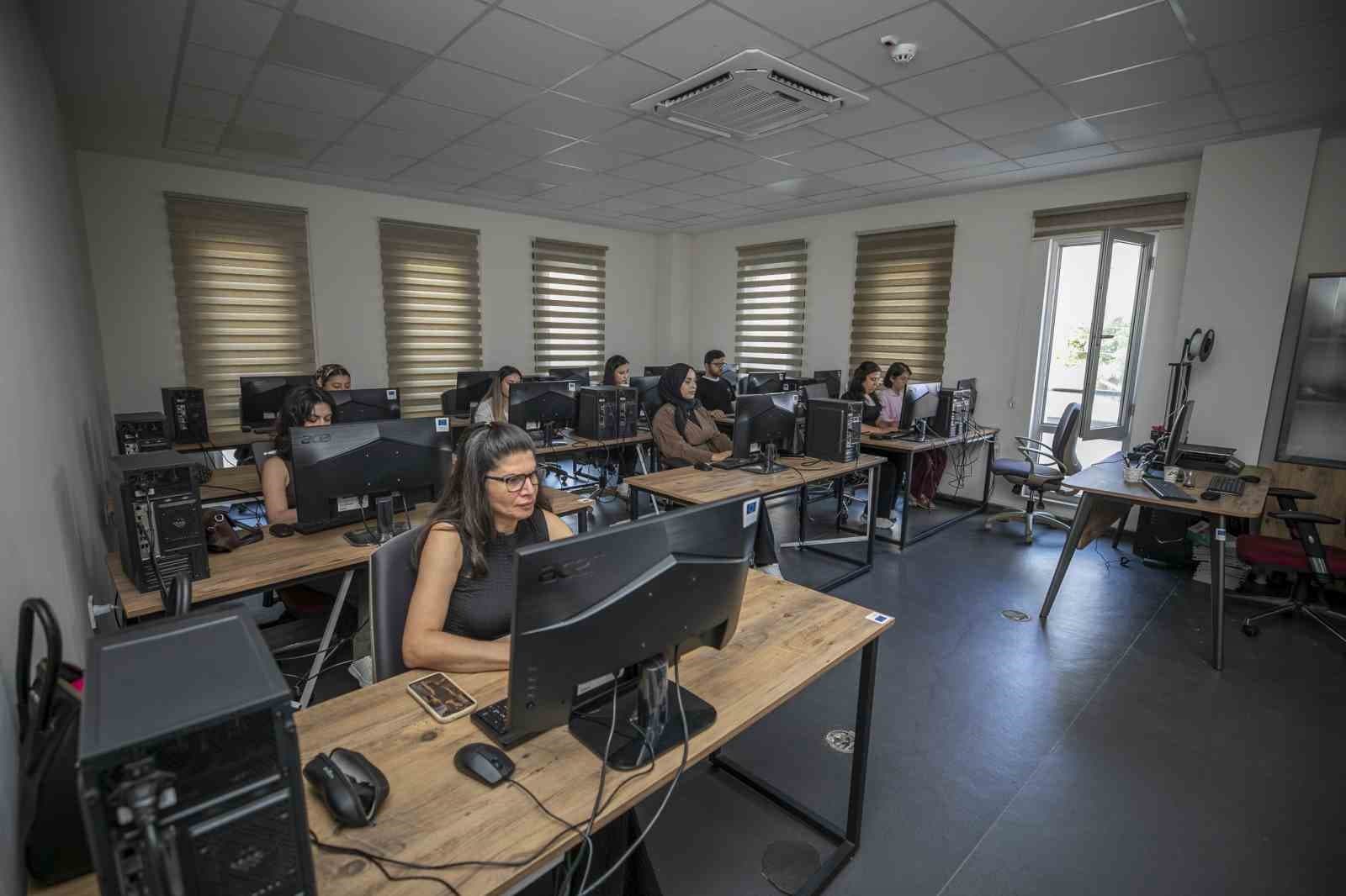 Mersin'de Dijital Dönüşüm Eğitimiyle İstihdama Hazırlık