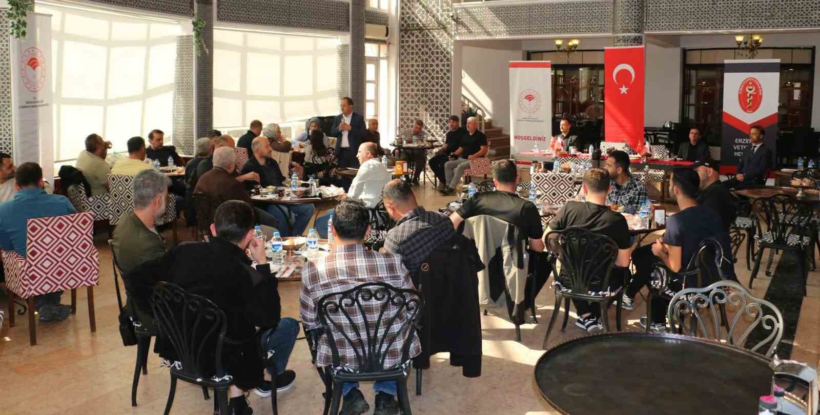 Erzincan'da Veteriner Hekimlere Yönelik Mevzuat Bilgilendirme Toplantısı Yapıldı