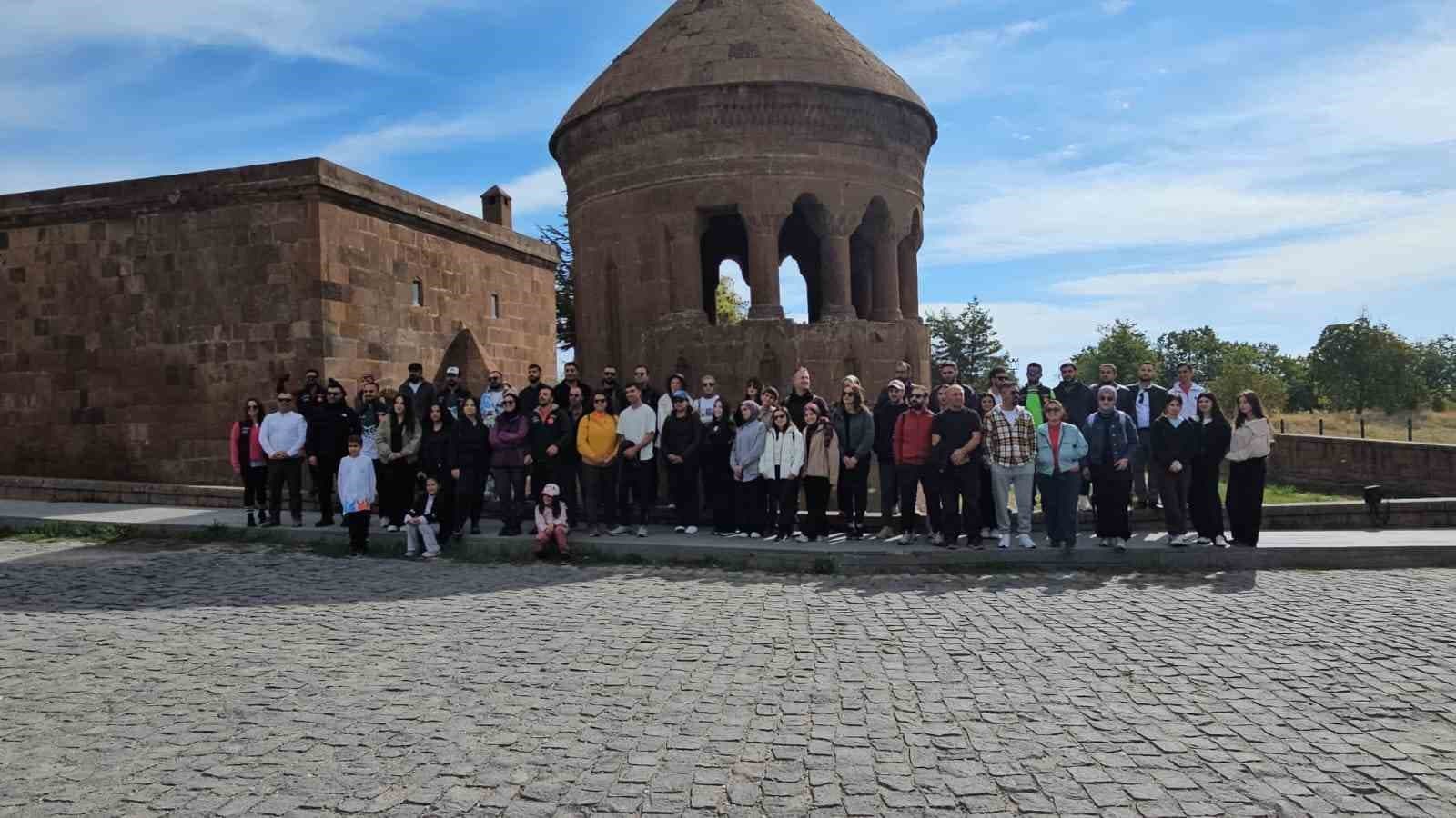 Ahlat'ın Tarihi ve Doğal Zenginlikleri Keşif Gezisiyle Tanıtıldı