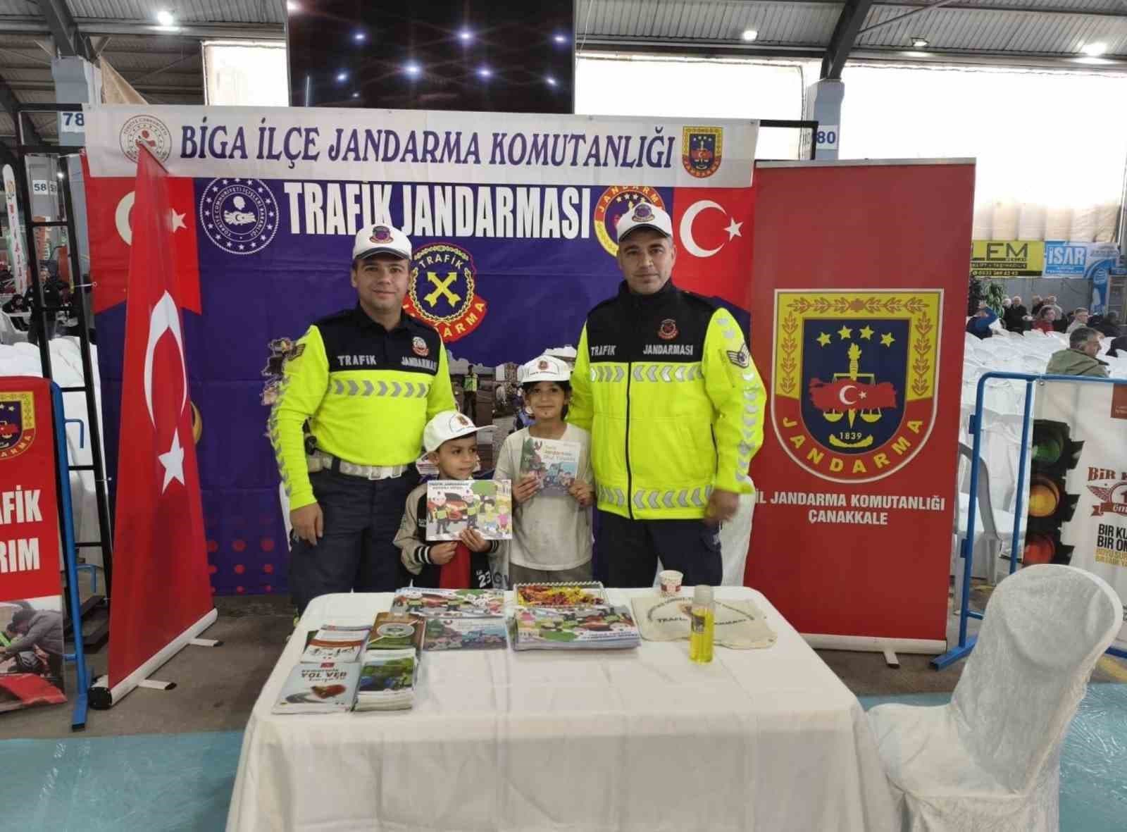Biga'daki Tarım Fuarında Trafik Jandarmasından Bilgilendirme