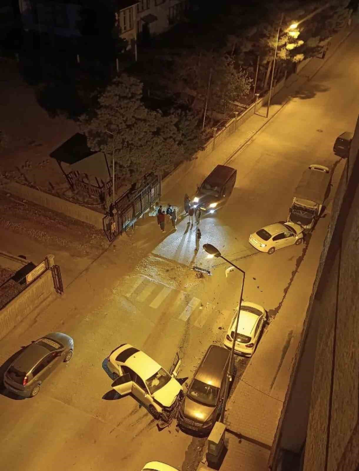 Siirt'te Zincirleme Kaza: 4 Araç Hasar Gördü