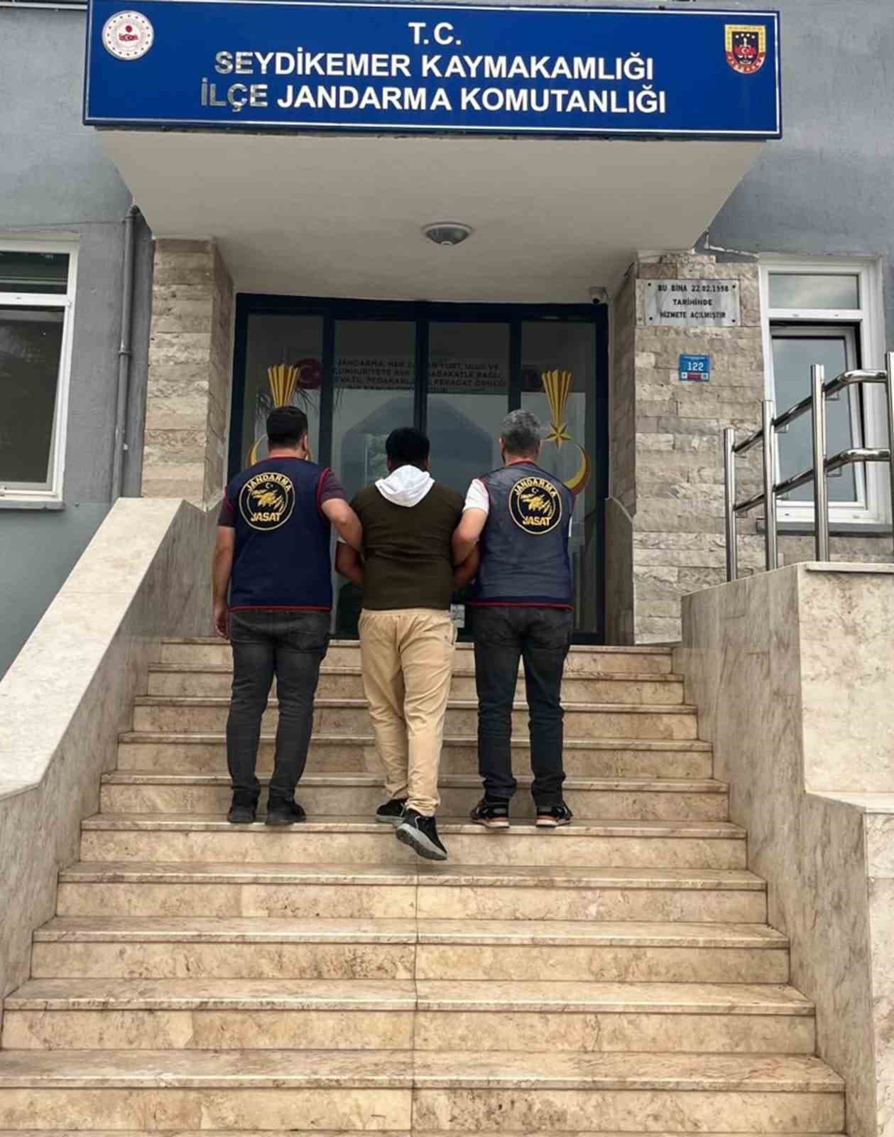 Muğla'da Jandarma Denetimleri: 28 Kişi Tutuklandı