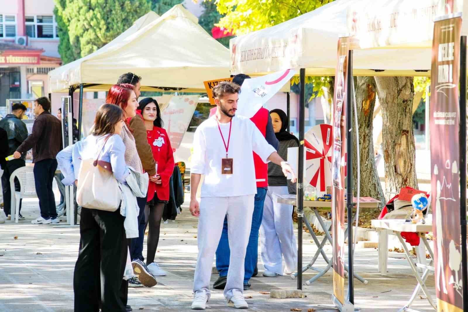 Bilecik Şeyh Edebali Üniversitesi'nde Öğrenci Kulüplerine Büyük İlgi