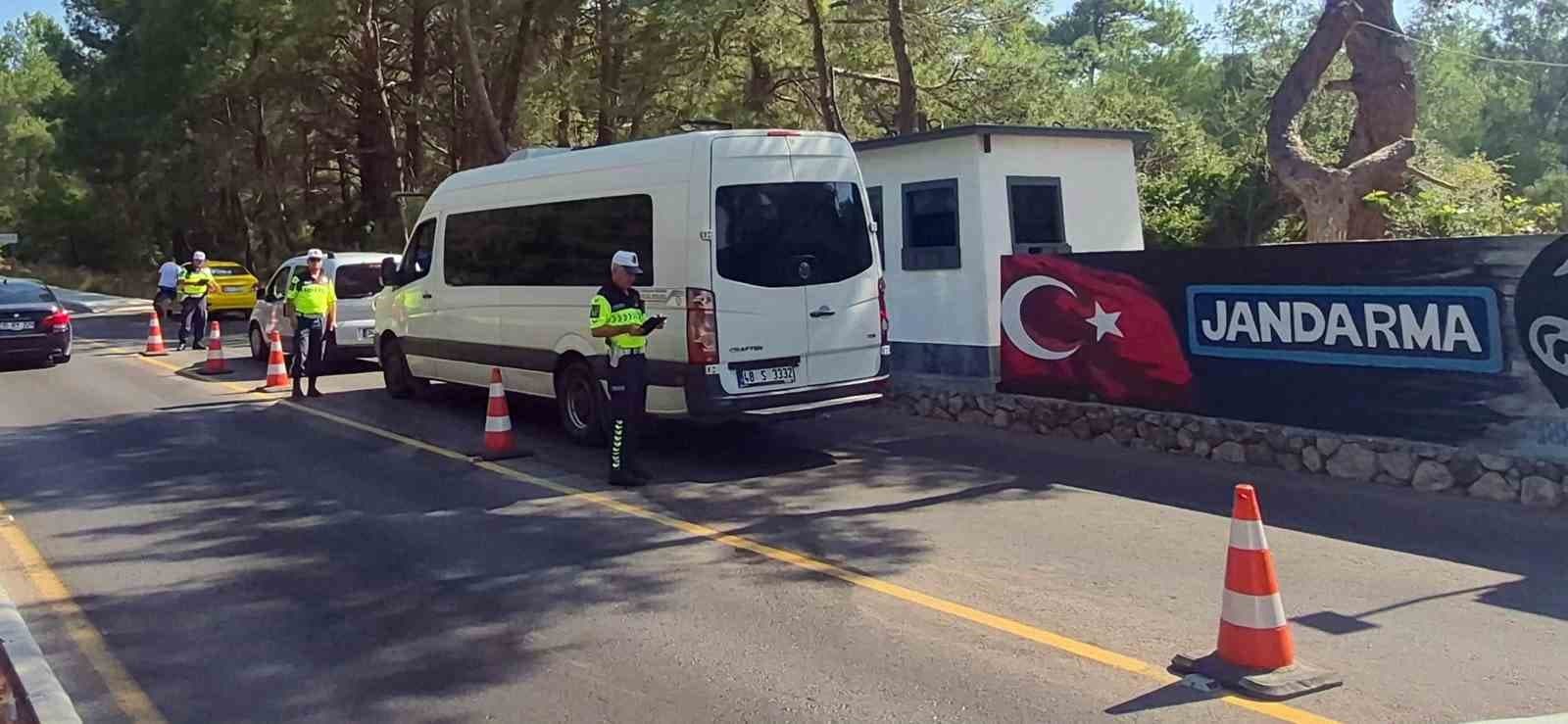 Muğla'da Sıkı Trafik Denetimi: 233 Araç Trafikten Men Edildi