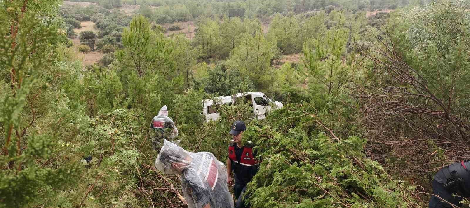 Silifke'de Yolcu Minibüsü Şarampole Devrildi: 17 Yaralı