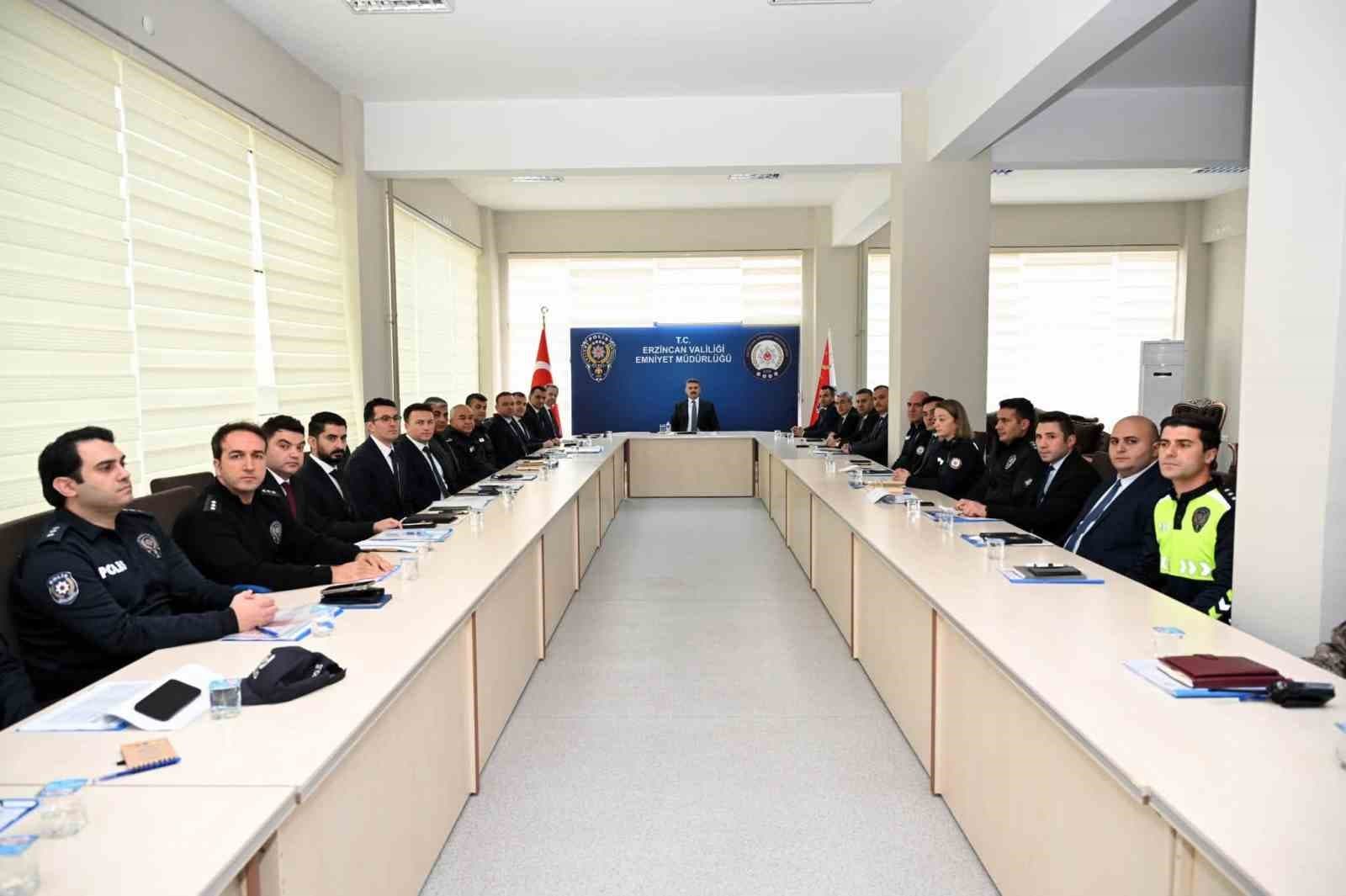 Erzincan İl Emniyet Müdürü Doköz Birim Amirleriyle Bir Araya Geldi