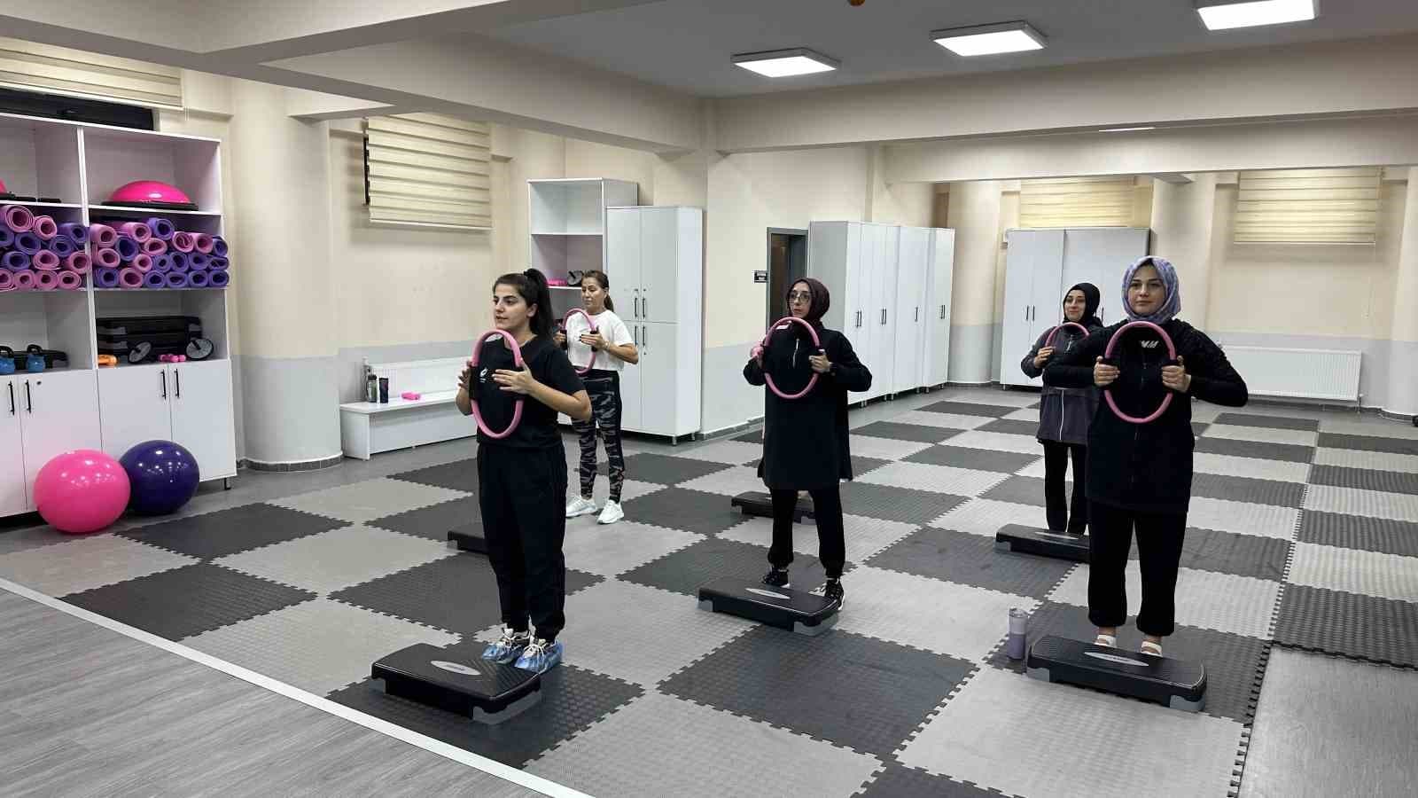 Çayırova'da Kadınlar Pilates ve Kardiyo Kurslarıyla Form Tutuyor