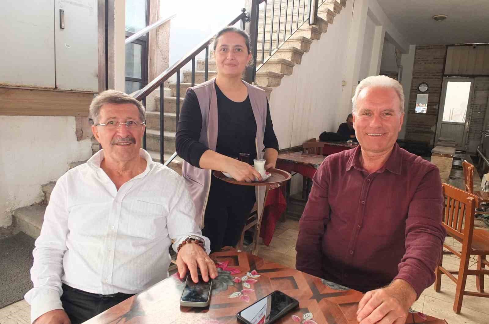 Burhaniye'deki Kahvehanelerde Süt Dönemi Başladı