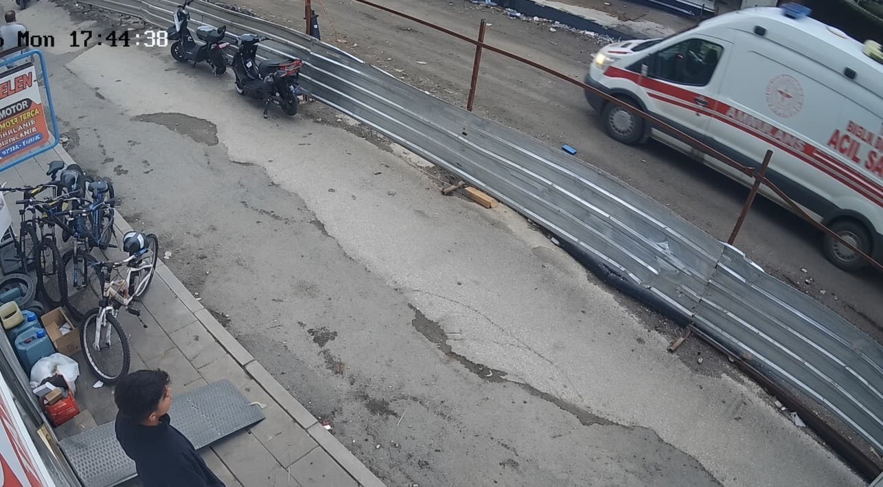 Erzincan'da İnşaattan Düşen İşçi Yaşam Mücadelesi Veriyor