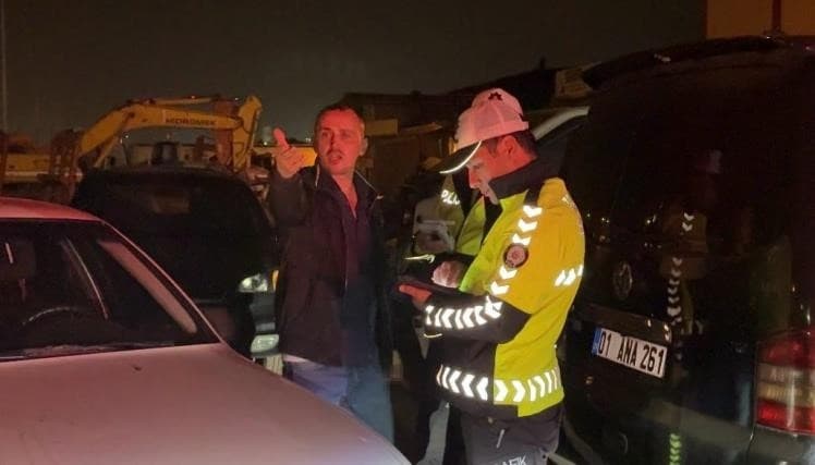Kayseri'de Polisten Kaçan Alkollü Sürücü Basın Mensubuna Saldırdı