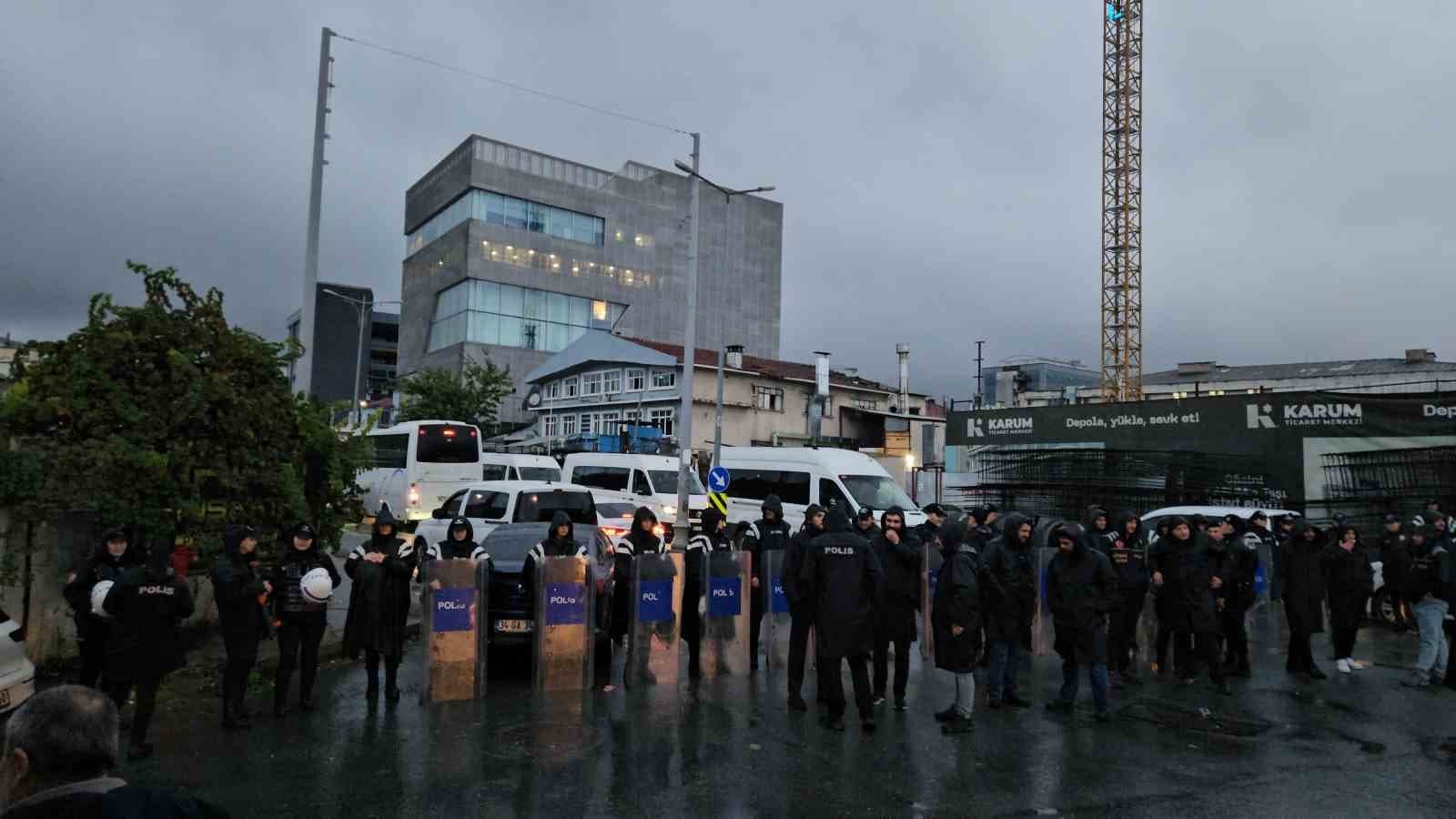 Halk TV'nin Zeytinburnu'ndaki Binasında Polis Araması