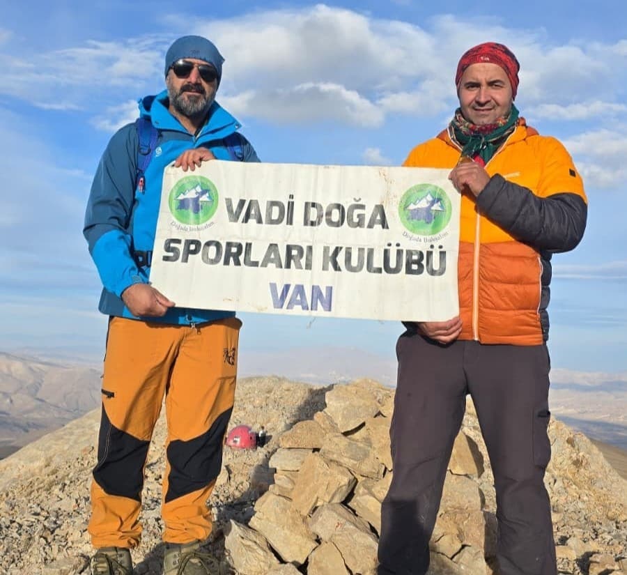 Van'ın İspiriz Dağı'nda Zirve Tırmanışı Gerçekleştirildi