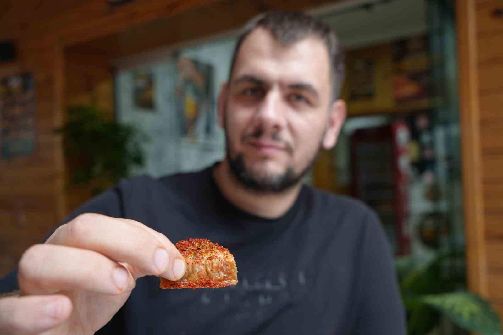 Samsunlu Vatandaşın Sıradışı Alışkanlığı: Her Şeye Pul Biber Katıyor