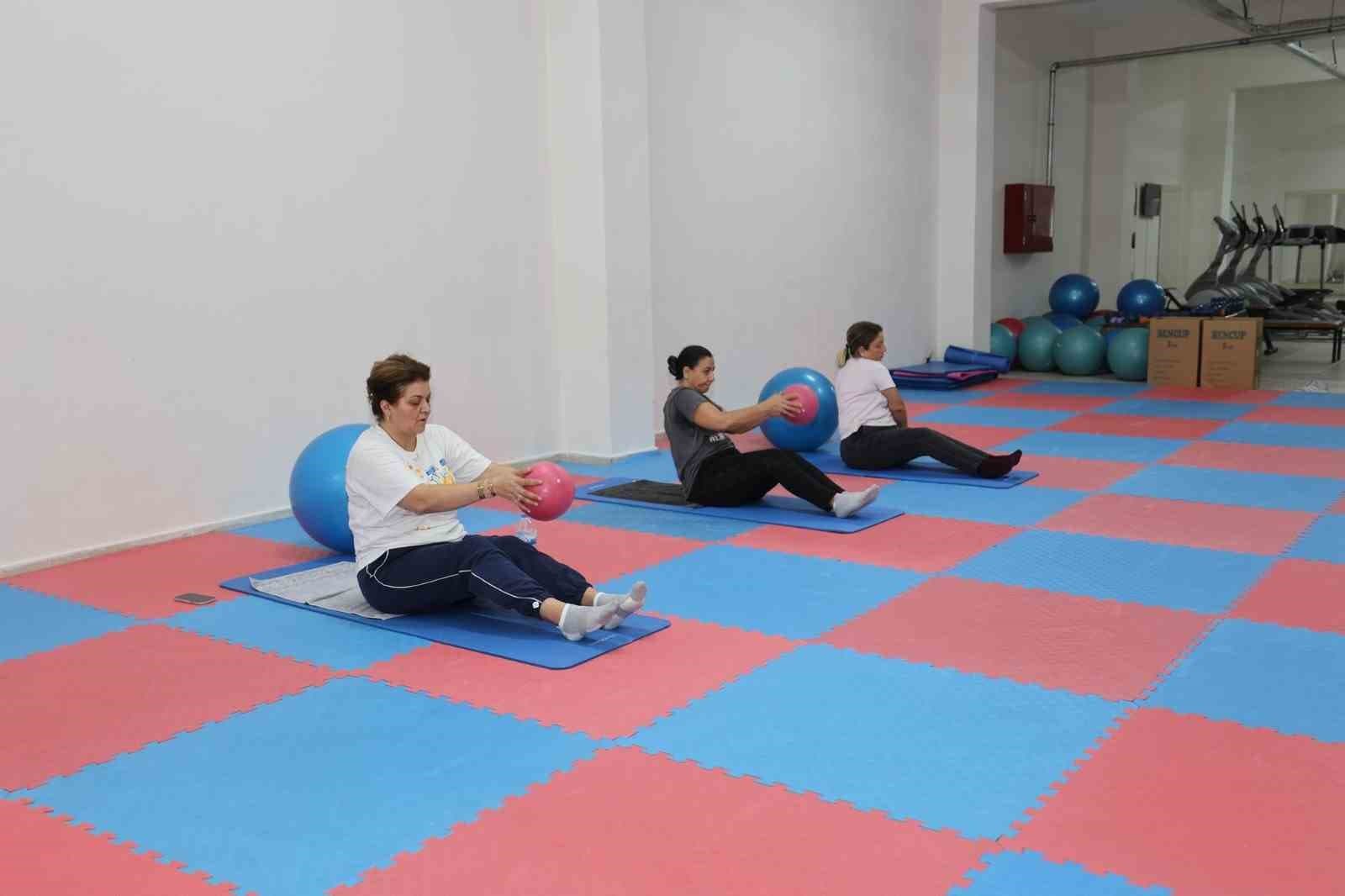 Şehzadeler'de Kadınlar İçin Spor Seansları Sürüyor