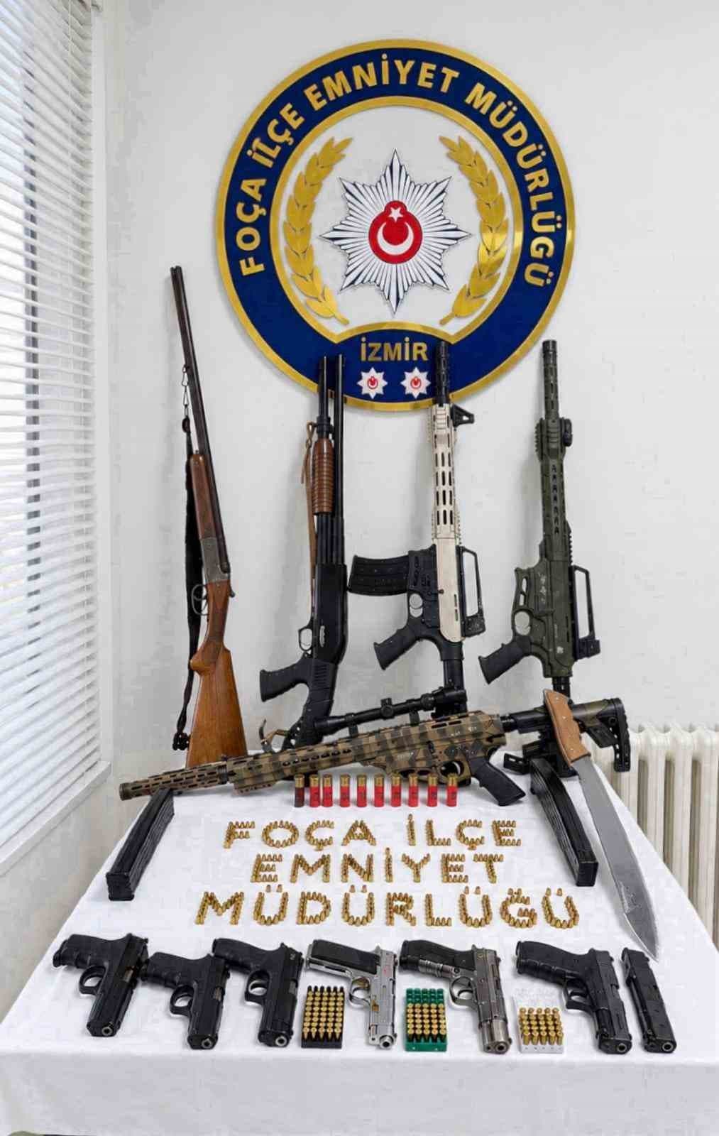 İzmir'de Düğünde Silahla Şov Yapanlara Operasyon: 14 Gözaltı