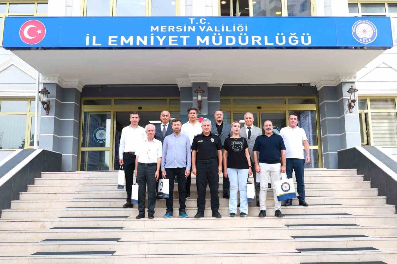Mersin'de Emekli Olan Polis Memurları İçin Veda Buluşması