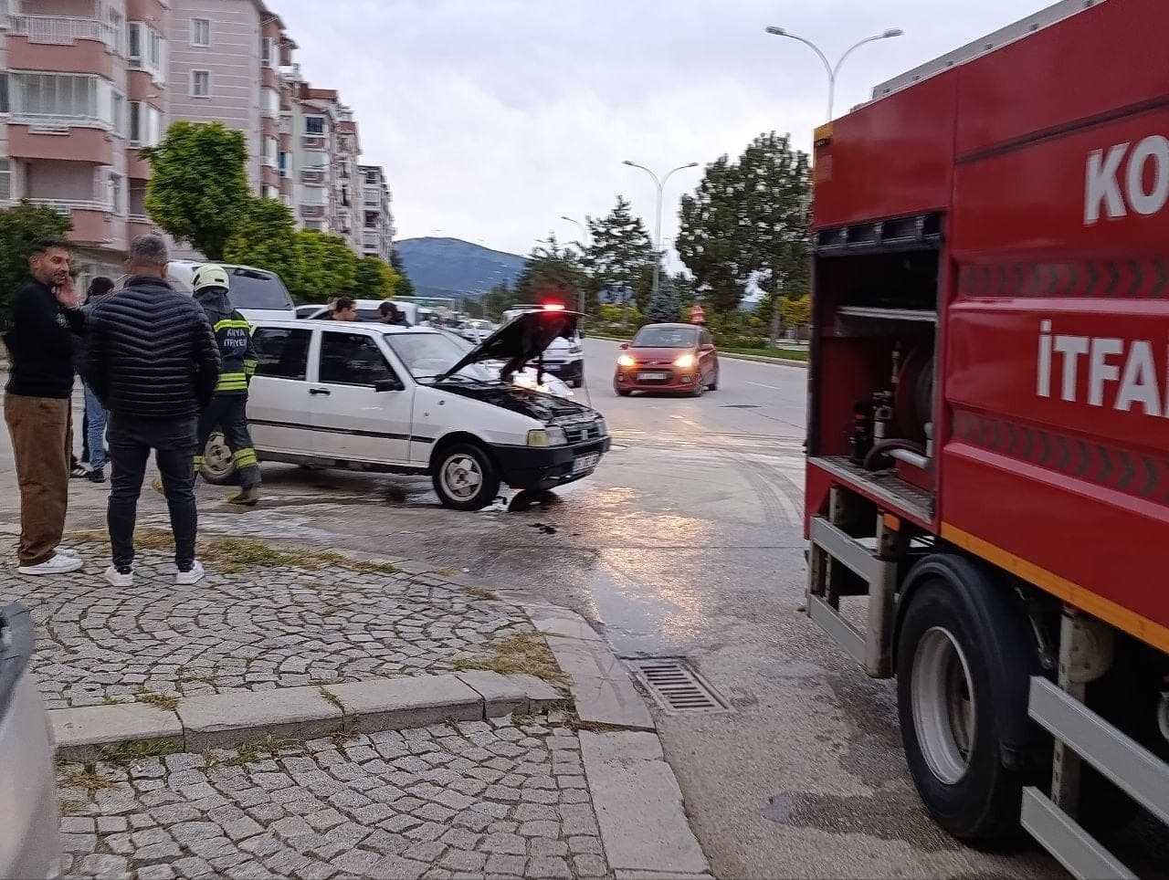 Beyşehir'de Hareket Halindeki Otomobil Alevlere Teslim Oldu