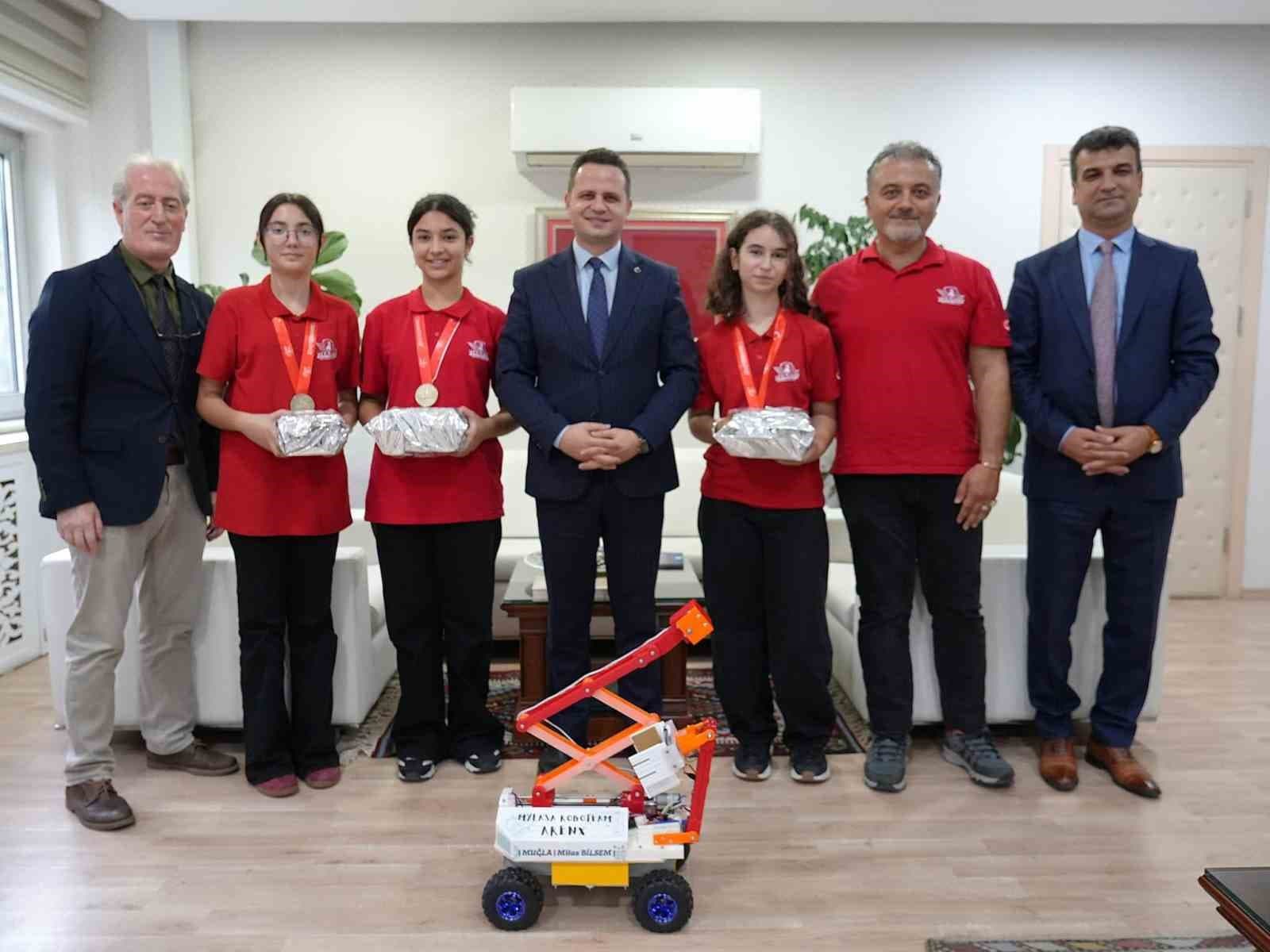 Muğla'nın Robotik Şampiyonları İl Milli Eğitim Müdürü ile Bir Araya Geldi
