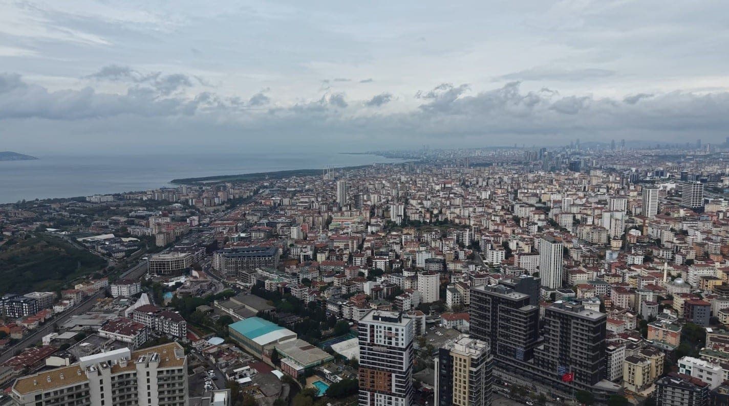 İstanbul'da İki Yakada İki Farklı Hava: Sağanak ve Güneş Aynı Anda