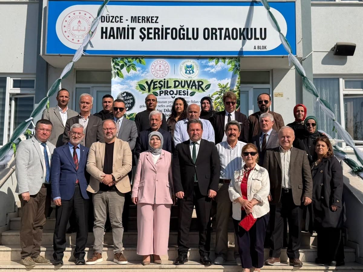 Düzce Hamit Şerifoğlu Ortaokulunda 'Yeşil Duvar' Seferberliği