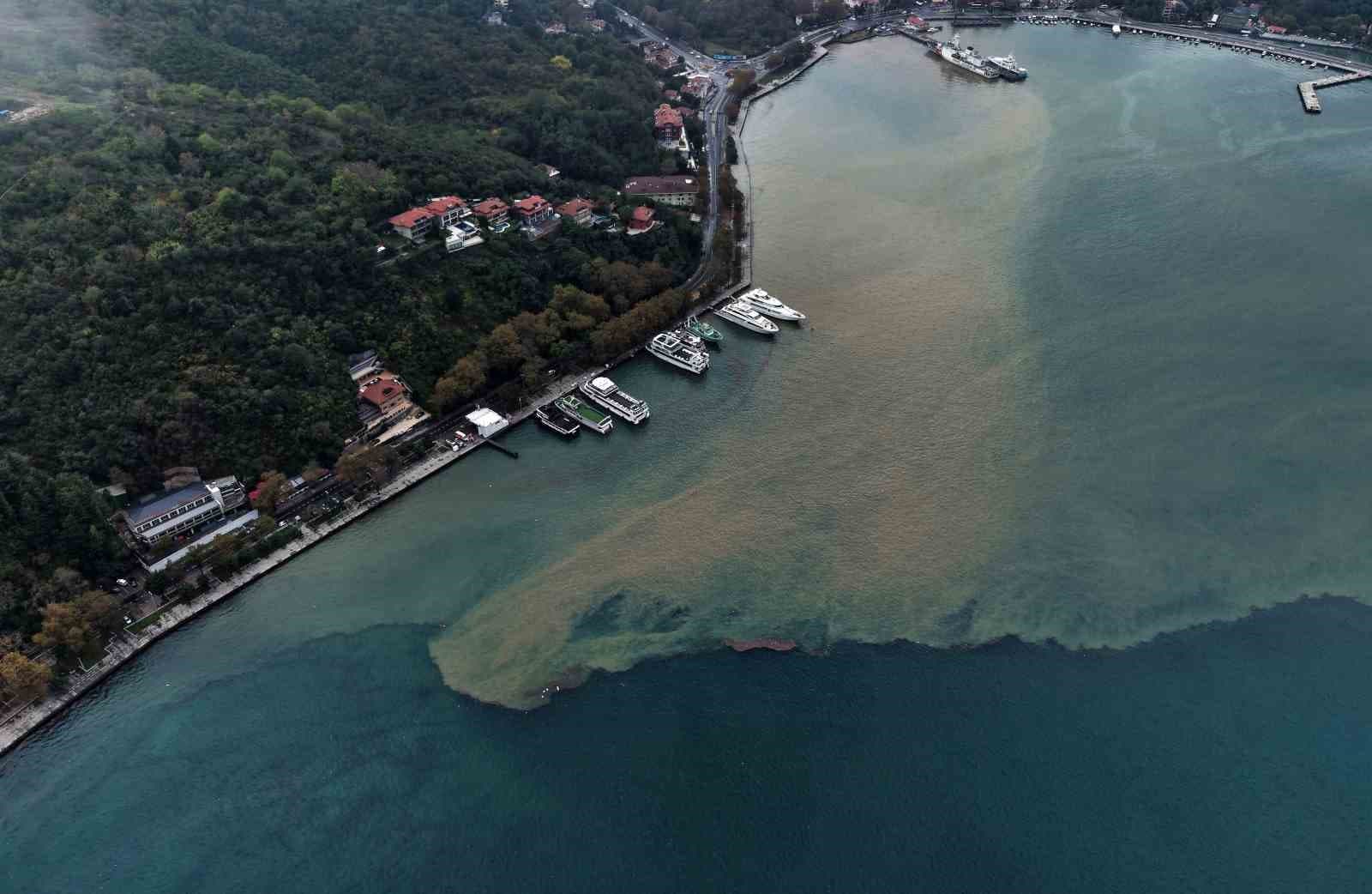 İstanbul Boğazı'nın Rengi Sağanak Yağışla Değişti