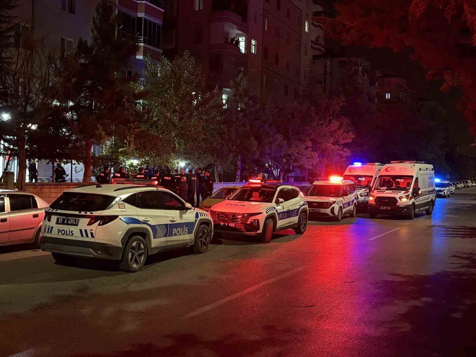 Babasını Öldürüp Cansız Bedeniyle Bir Gün Geçirdi