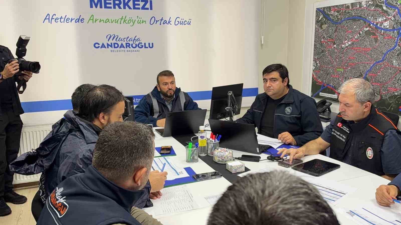 Arnavutköy'de Sağanak Önlemi: 300 Personel ve 80 Araçla Kesintisiz Müdahale