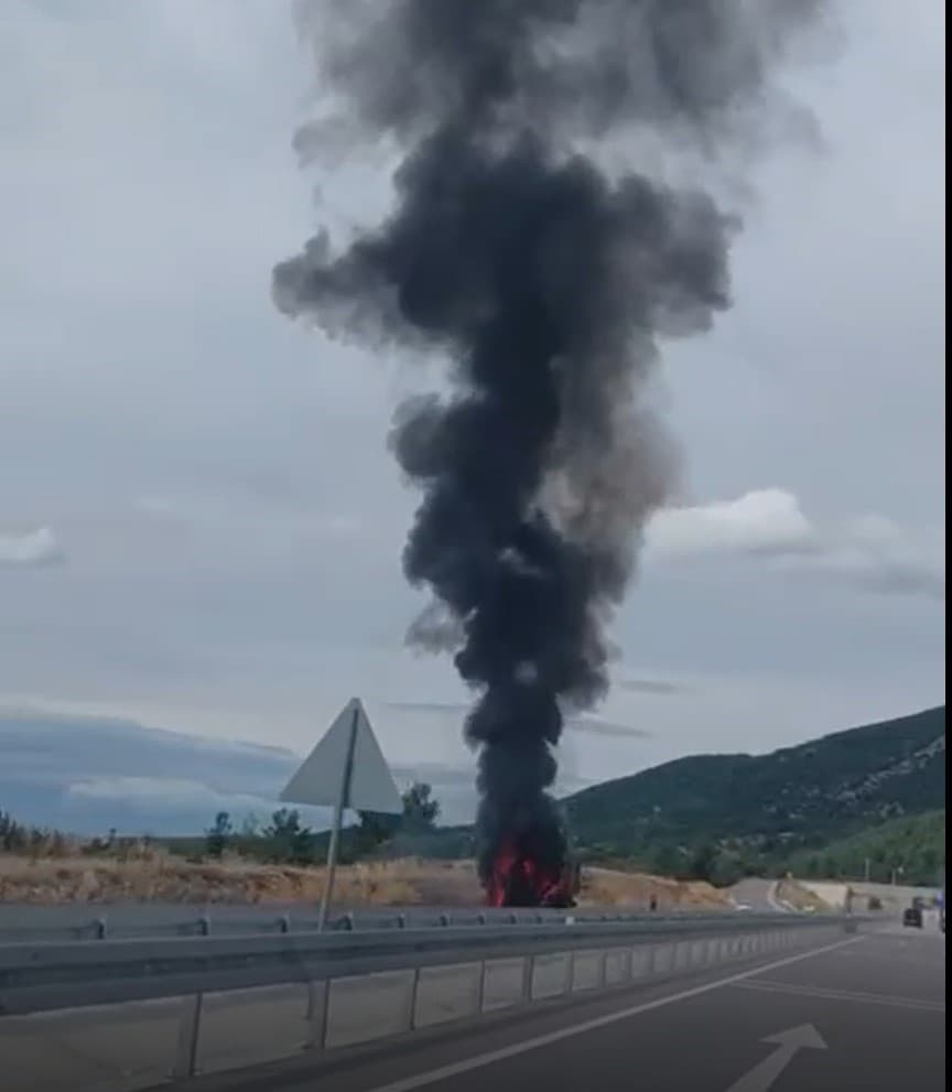 Denizli'de Seyir Halindeki Kamyonet Alevlere Teslim Oldu