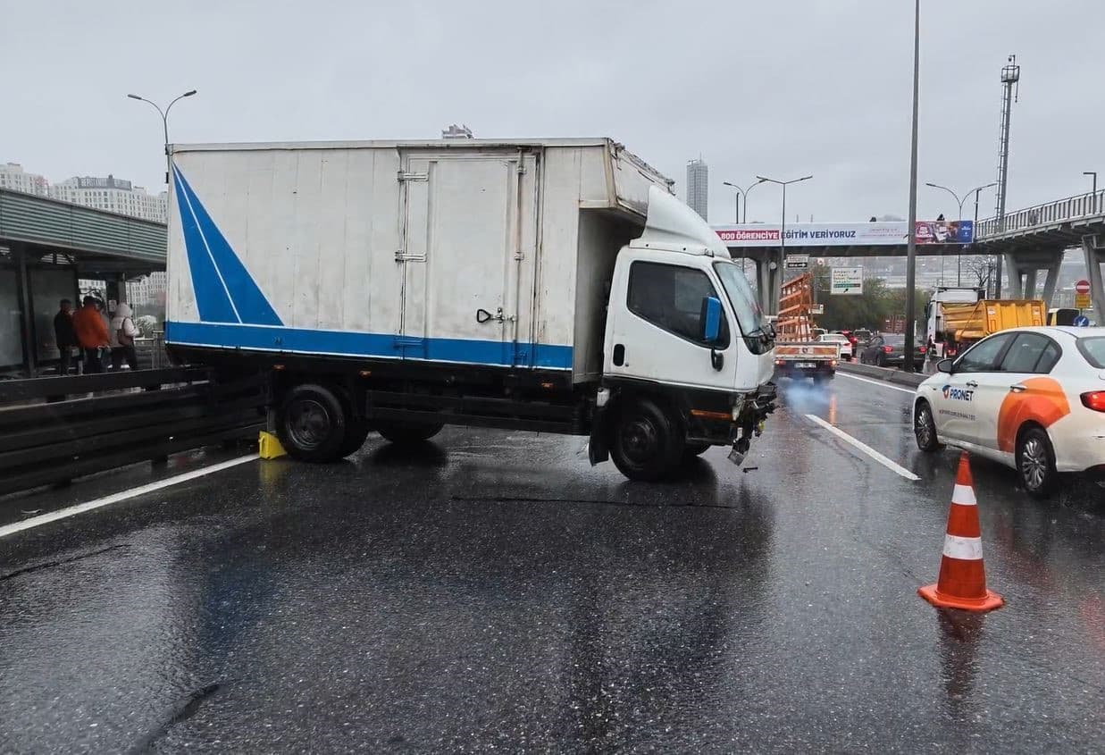 E-5 Haramidere Mevkiinde Kaza: Trafik Durma Noktasına Geldi