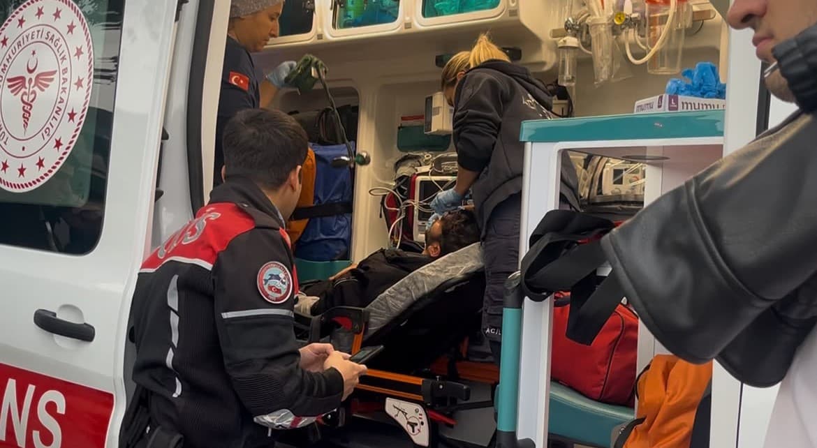Bursa Kent Meydanı'nda 'Kız Meselesi' Kavgası: 1 Yaralı