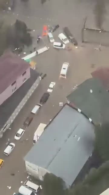 Sarıyer'de Şiddetli Yağış: Onlarca Araç Sular Altında Kaldı