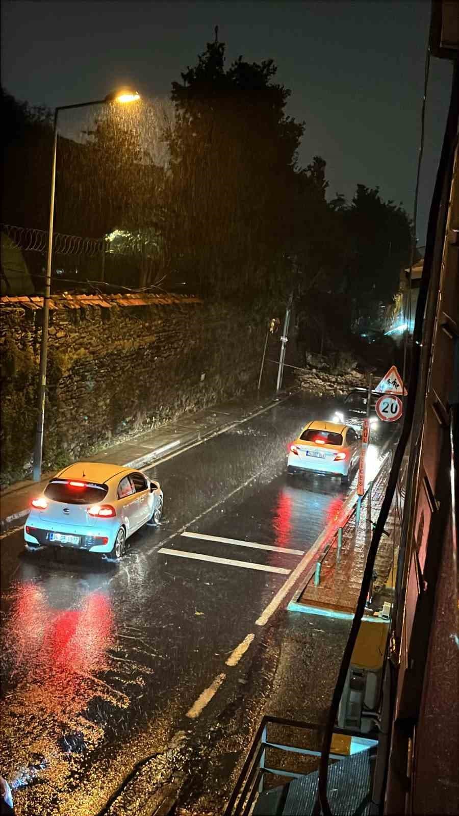 İstanbul Ortaköy'de Şiddetli Yağış İstinat Duvarını Yıktı
