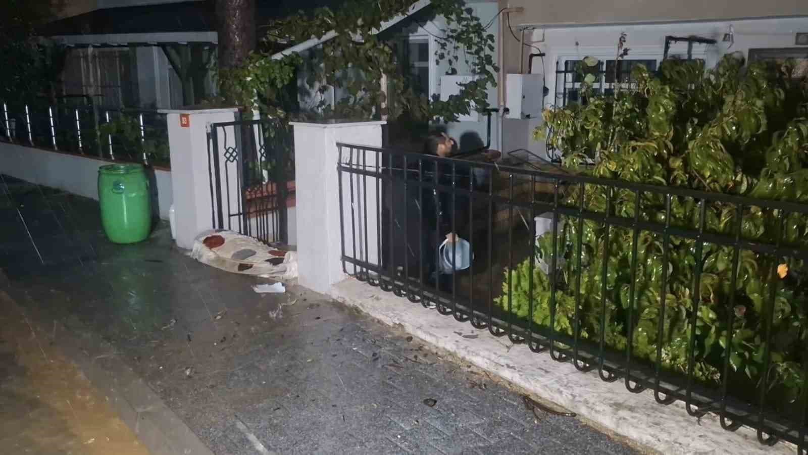 Beykoz'da Sağanak Kabusu: Evleri Su Bastı, Elektrikler Kesildi