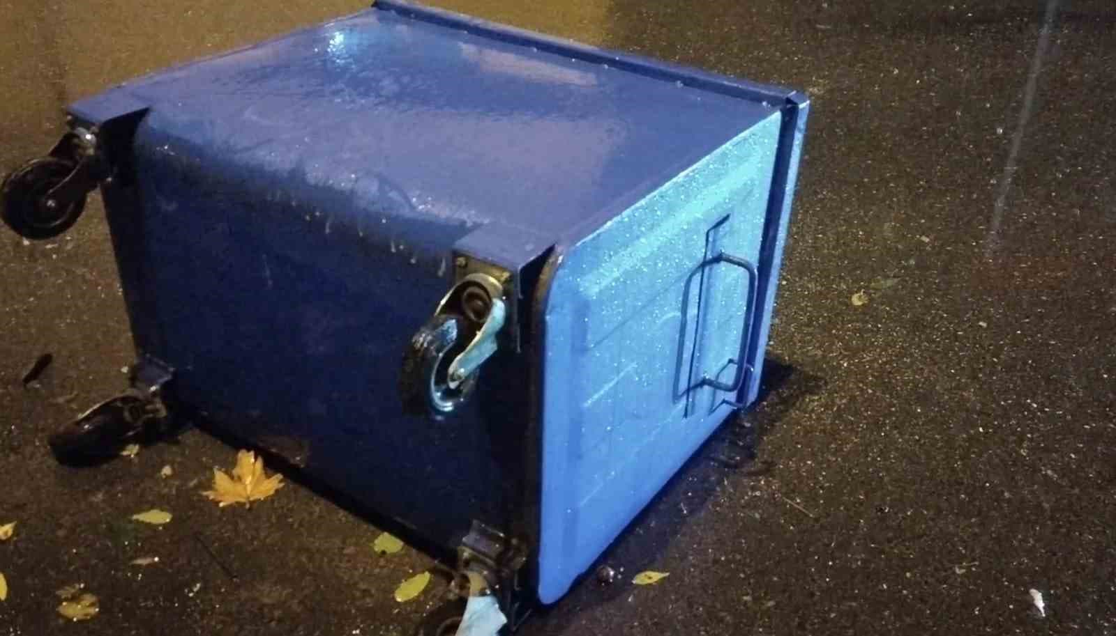 İstanbul'da Şiddetli Yağış: Üsküdar'da Sokaklar Nehre Döndü
