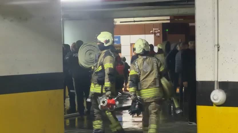 Başakşehir'de Araç Yangını Paniği: Site Sakinleri Tahliye Edildi