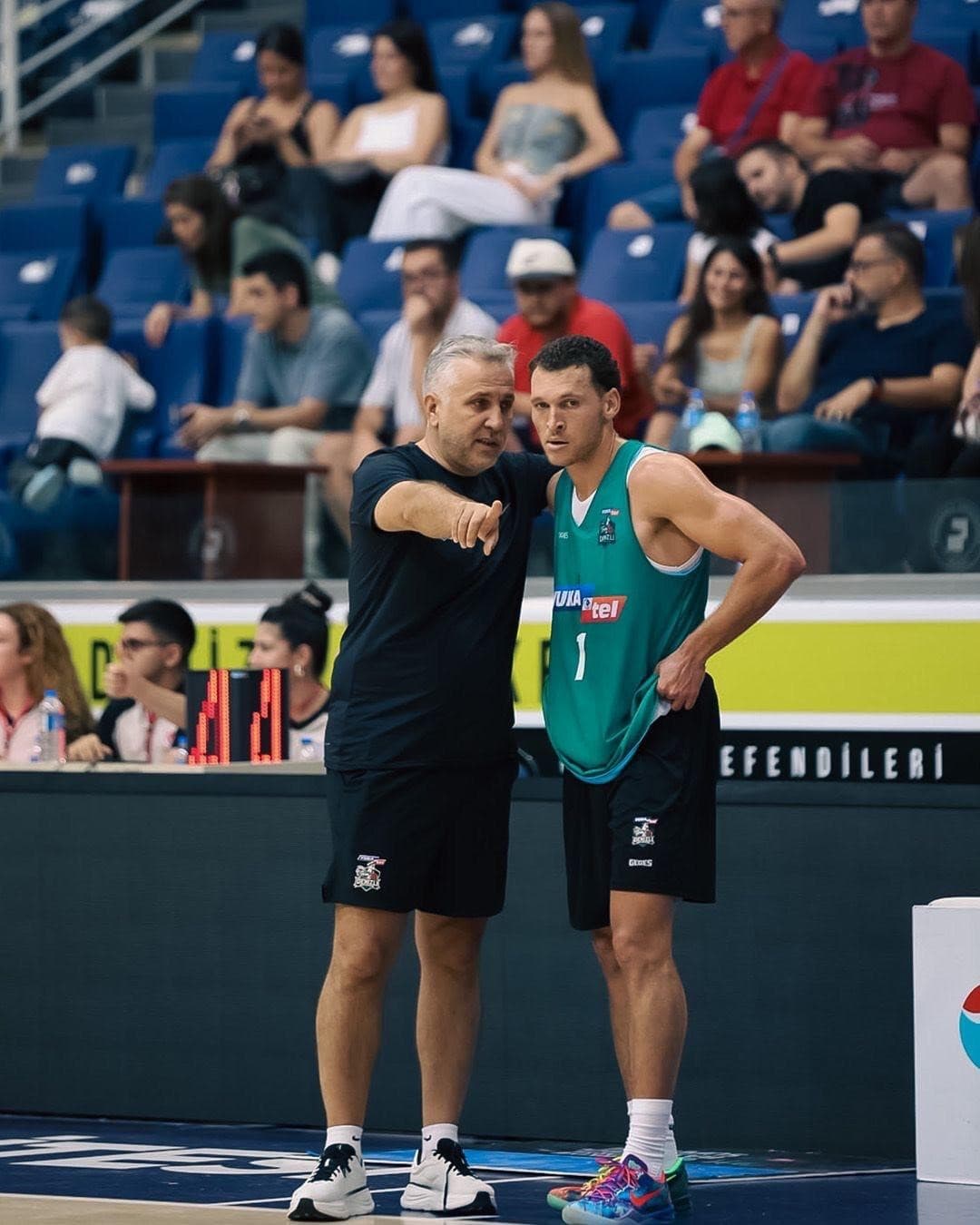 Y. Denizli Basket'i Yoğun Maç Trafiği Bekliyor