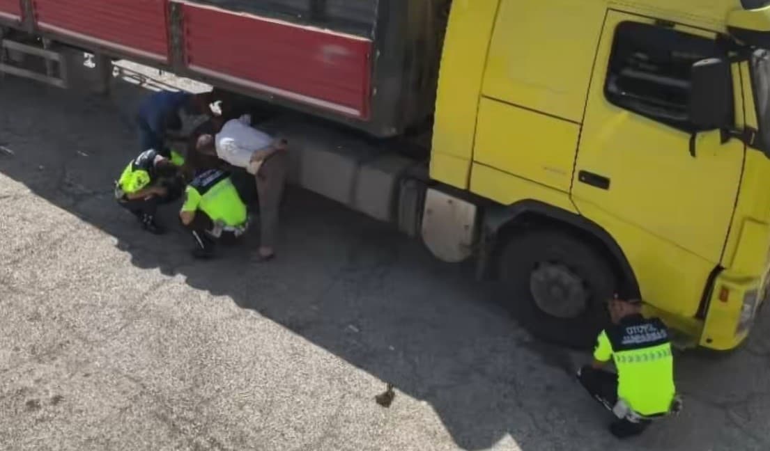 Gaziantep'te Standart Dışı Lastik Kullanan 25 Sürücüye Ceza