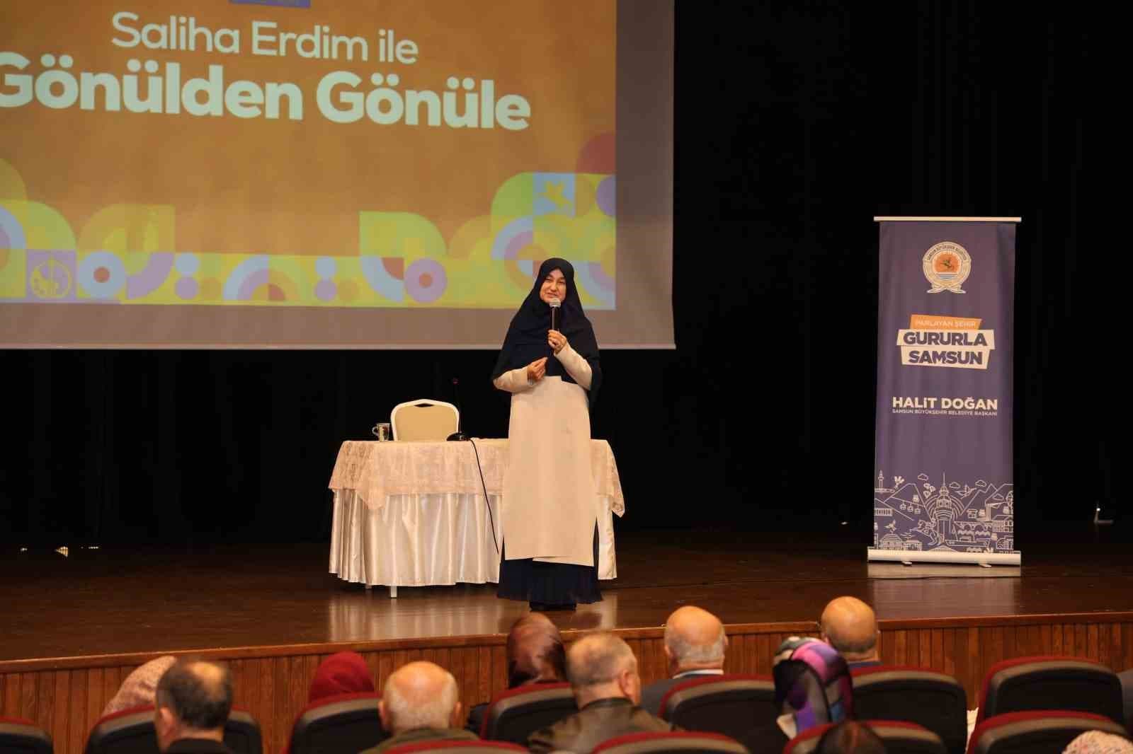 Saliha Erdim Vezirköprü'de "Gönülden Gönüle" Konferansı Düzenledi