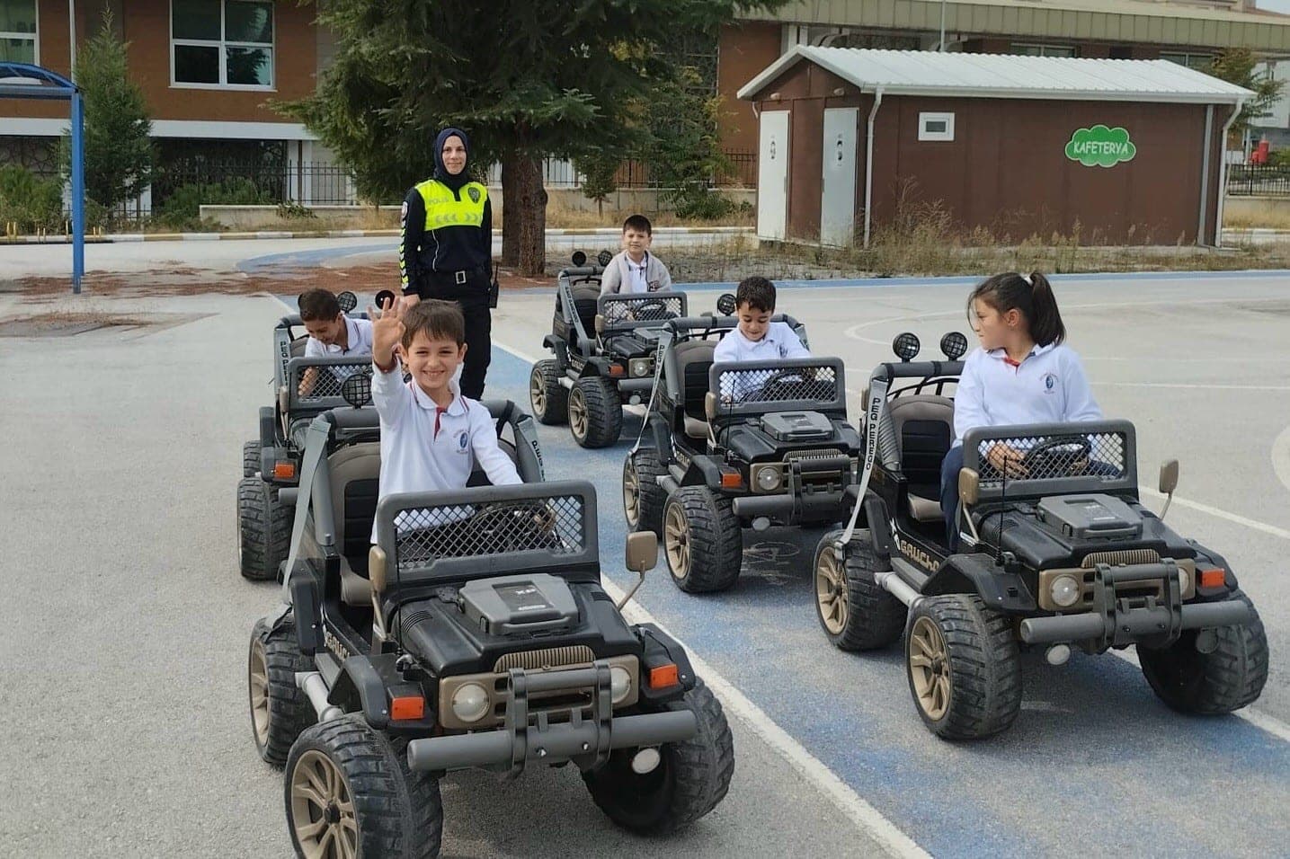 Bilecik'te İlkokul Öğrencilerine Uygulamalı Trafik Eğitimi