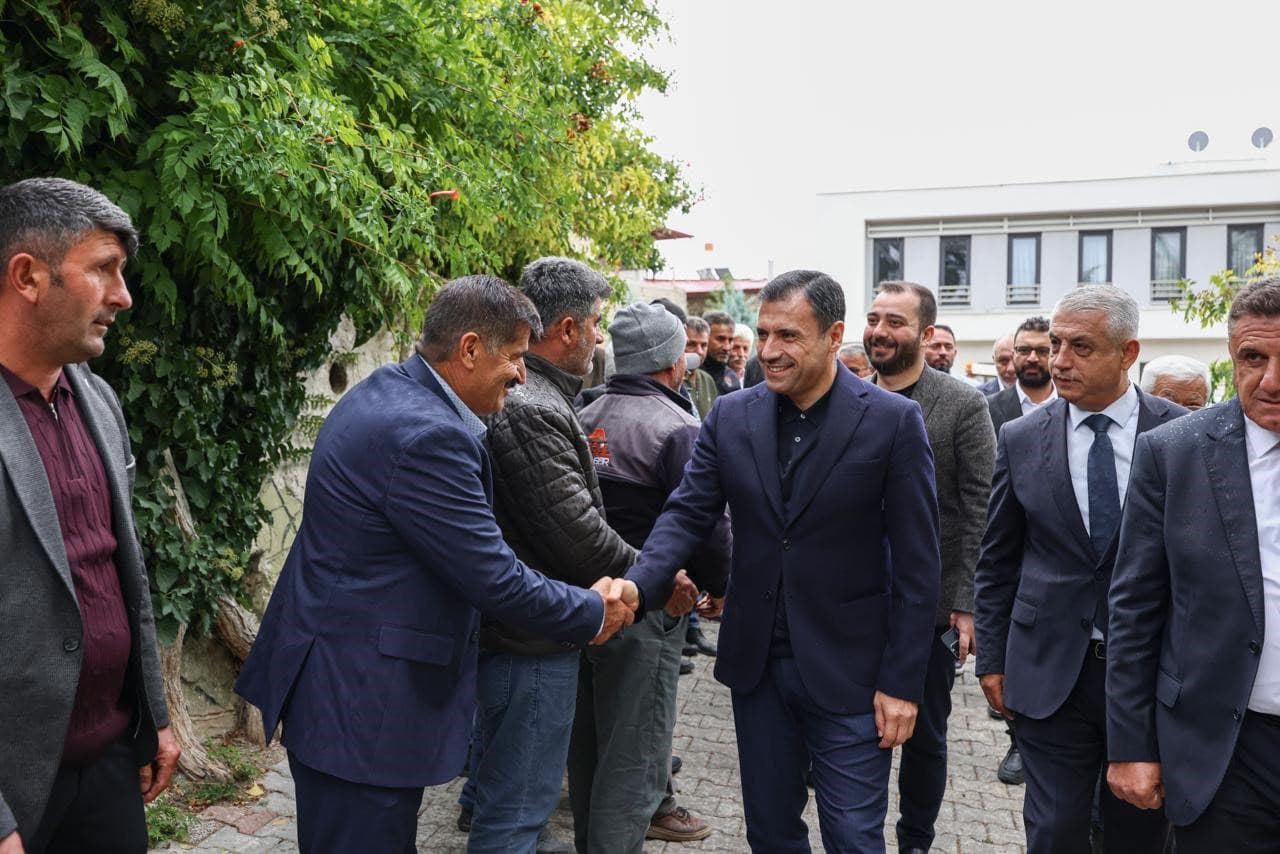 Fatih Özgökçen Yalıhüyük'te Vatandaşların Taleplerini Dinledi