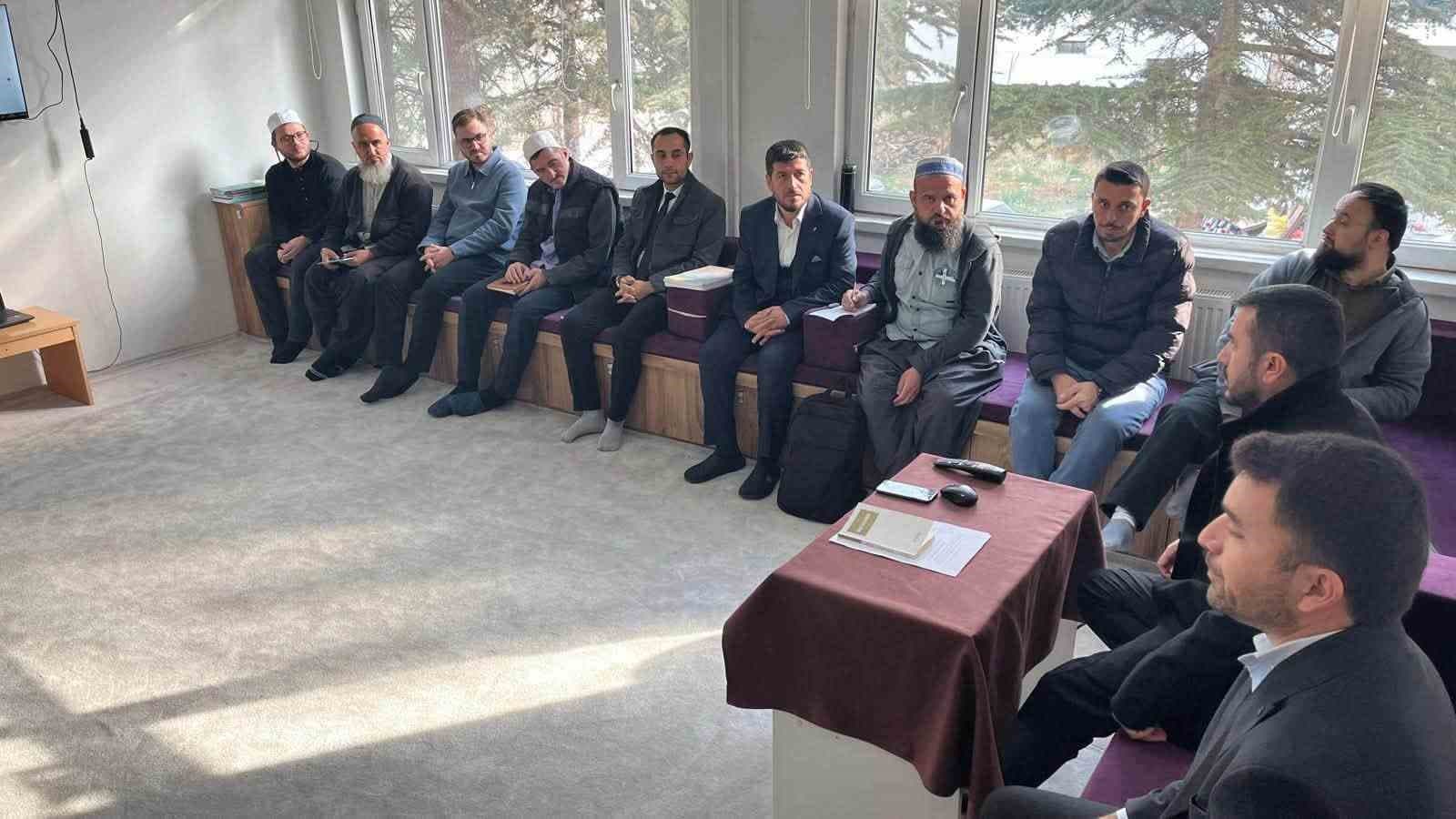 Altıntaş'ta Din Görevlileri İçin Vaaz Becerileri Eğitimi Başladı