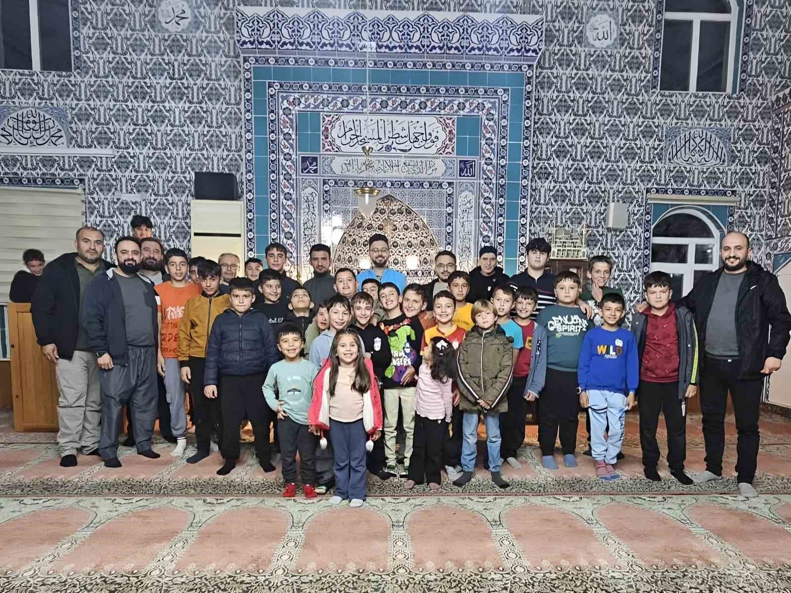 Seyitgazi'de Gençler 'Cami-Gençlik Buluşması'nda Bir Araya Geldi