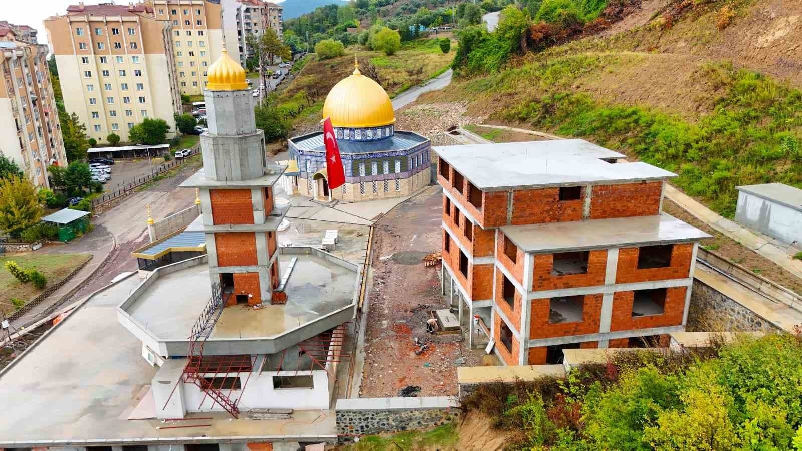 Karamürsel Aksa Camii'ne Büyükşehir'den Malzeme Desteği